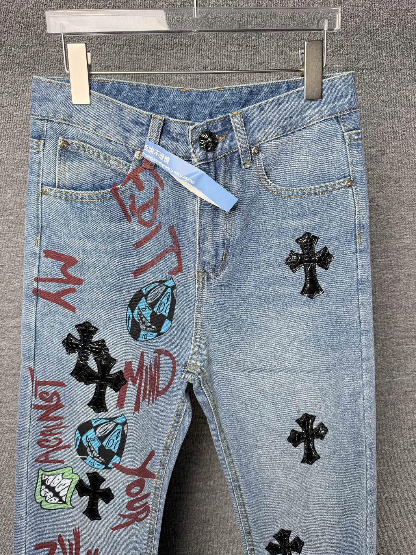 P250 💰 (Top version) Chrome hearts print stitching black leather classic washed jeans, truly restores the ultimate vintage texture, three-dimensional version, loose and comfortable, not picky about the figure, taller and slimmer, factory precision, original factory quality control, same style for men and women, can be matched with couples, versatile recommendation, must-have jeans for all seasons, fashionistas have been disappointed. From the quality selection of fabrics, the tailoring of details, and the matching of patterns, they are all impeccable! The upper body is so handsome when worn...it can be easily worn by men, women and children! The craftsmanship is made of heavy-duty washed pure cotton denim fabric. After washing, it is soft and thick and looks very stylish when worn. Color: blue Size: 28-30-32-34-36 (corresponding to S-M-L-XL-XXL)